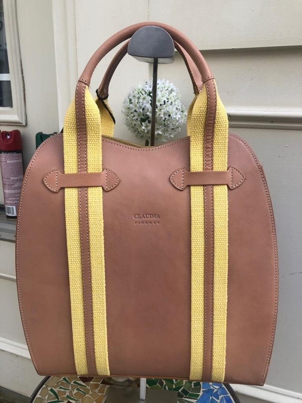 nwt CLAUDIA FIRENZE TAN TOTE BAG ( 110